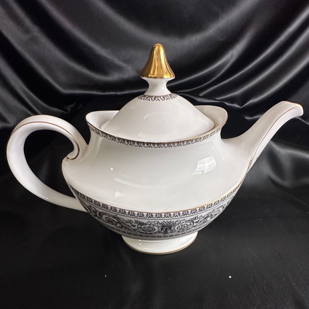 Royal Doulton Baronet H4999 Teapot English Fine Bone China Gold Trim Vintage